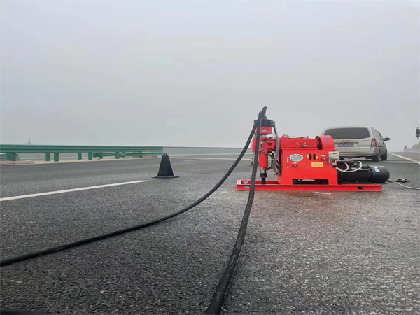 百色马路路基路面开裂下沉注浆加固灌浆